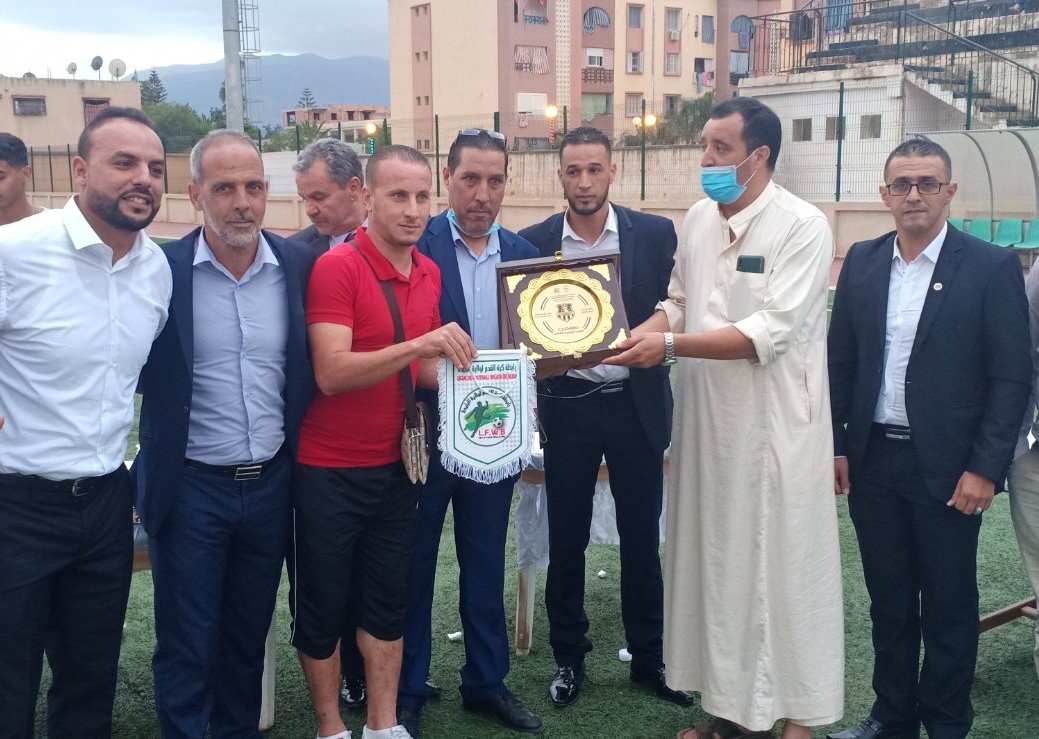 REMISE DU BOUCLIER DE CHAMPION HONNEUR AU C.S.CHEBLI